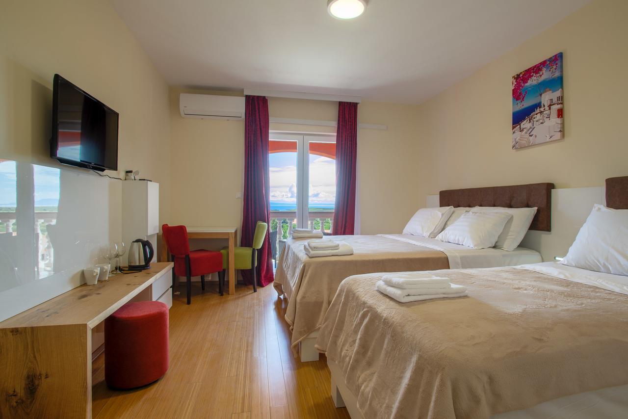 Hotel Livadic & Restaurant Ližnjan Kültér fotó