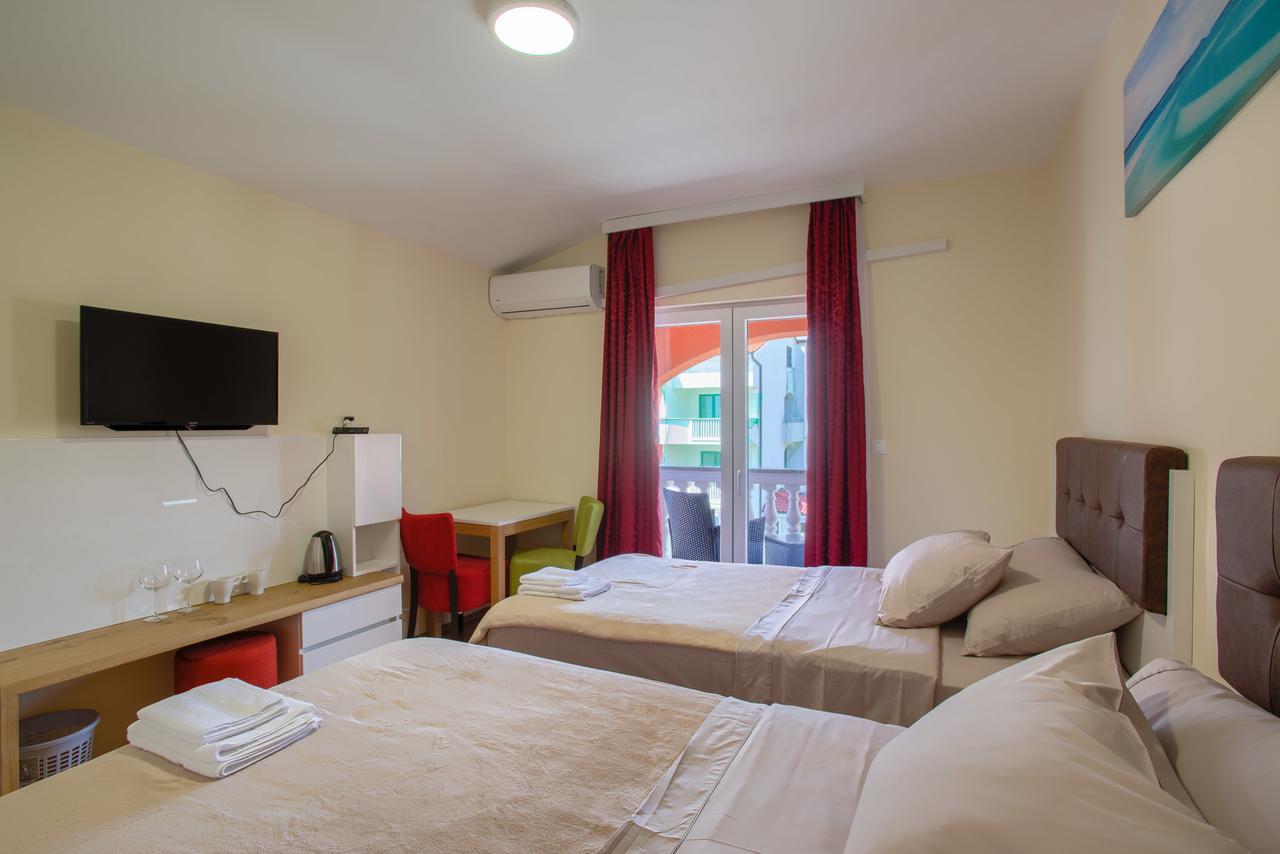 Hotel Livadic & Restaurant Ližnjan Kültér fotó