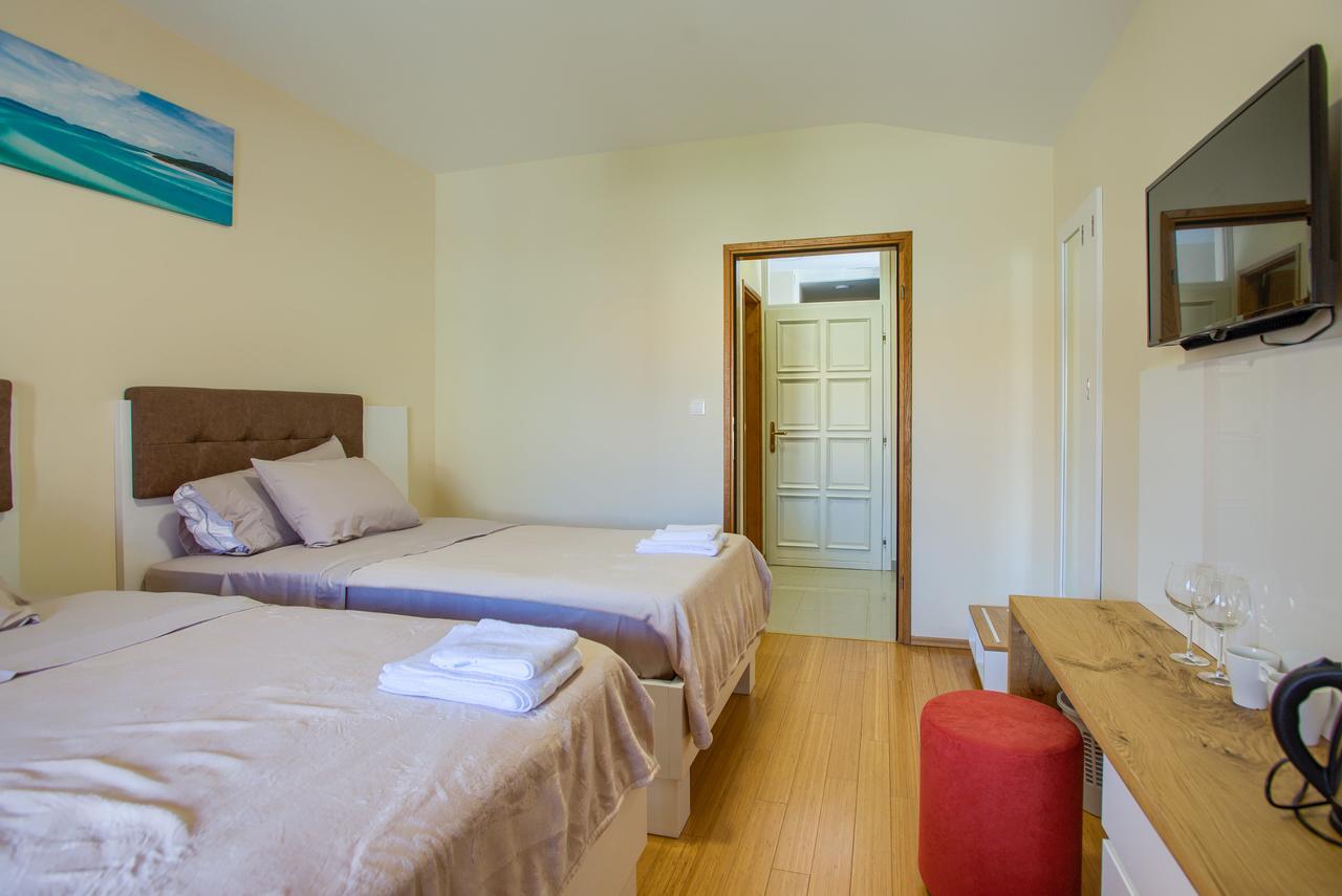 Hotel Livadic & Restaurant Ližnjan Kültér fotó