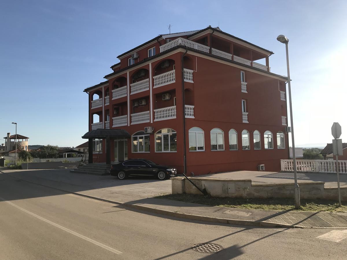 Hotel Livadic & Restaurant Ližnjan Kültér fotó