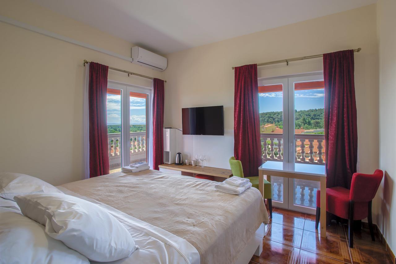 Hotel Livadic & Restaurant Ližnjan Kültér fotó