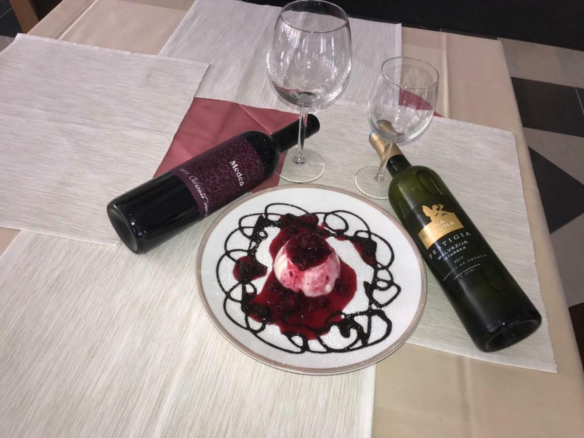 Hotel Livadic & Restaurant Ližnjan Kültér fotó